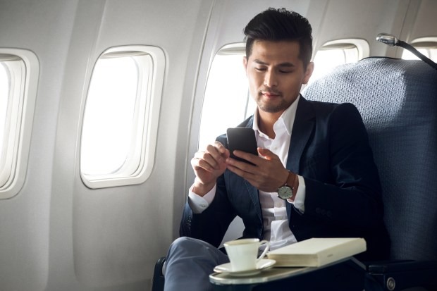 Experts reveal why people always prefer to sit next to the best-dressed person on a plane 2