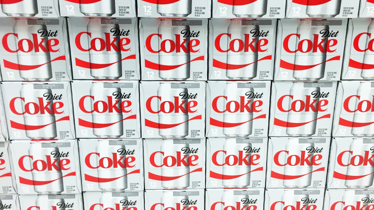 Reasons flight attendants hate serving Diet Coke on a plane 1