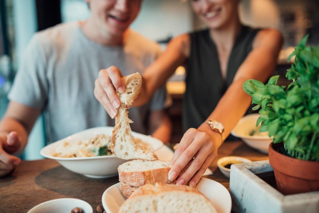 The provision of free baskets not only showcases hospitality but also triggers a heightened sense of appetite.